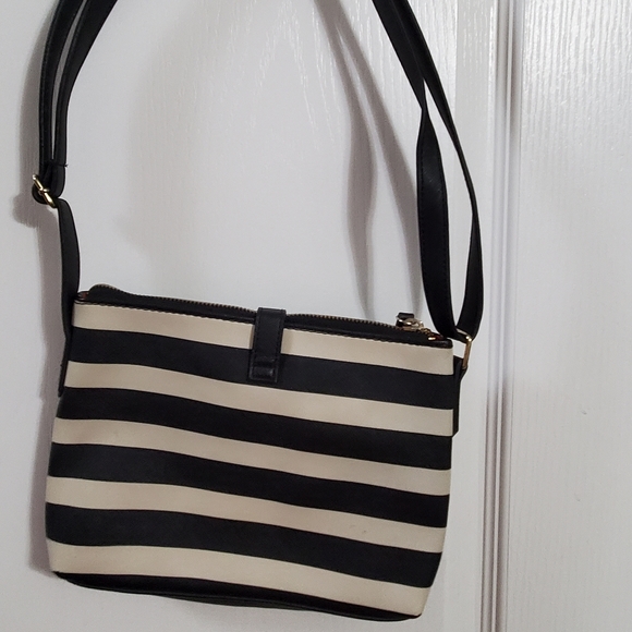 Disney Parks Minnie Mouse Bow Crossbody Purse Bag - Picture 3 of 4